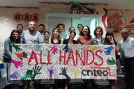 Participants en pleine création d’objets à partir de déchets revalorisés avec MadCityZen. | © MadCityZen